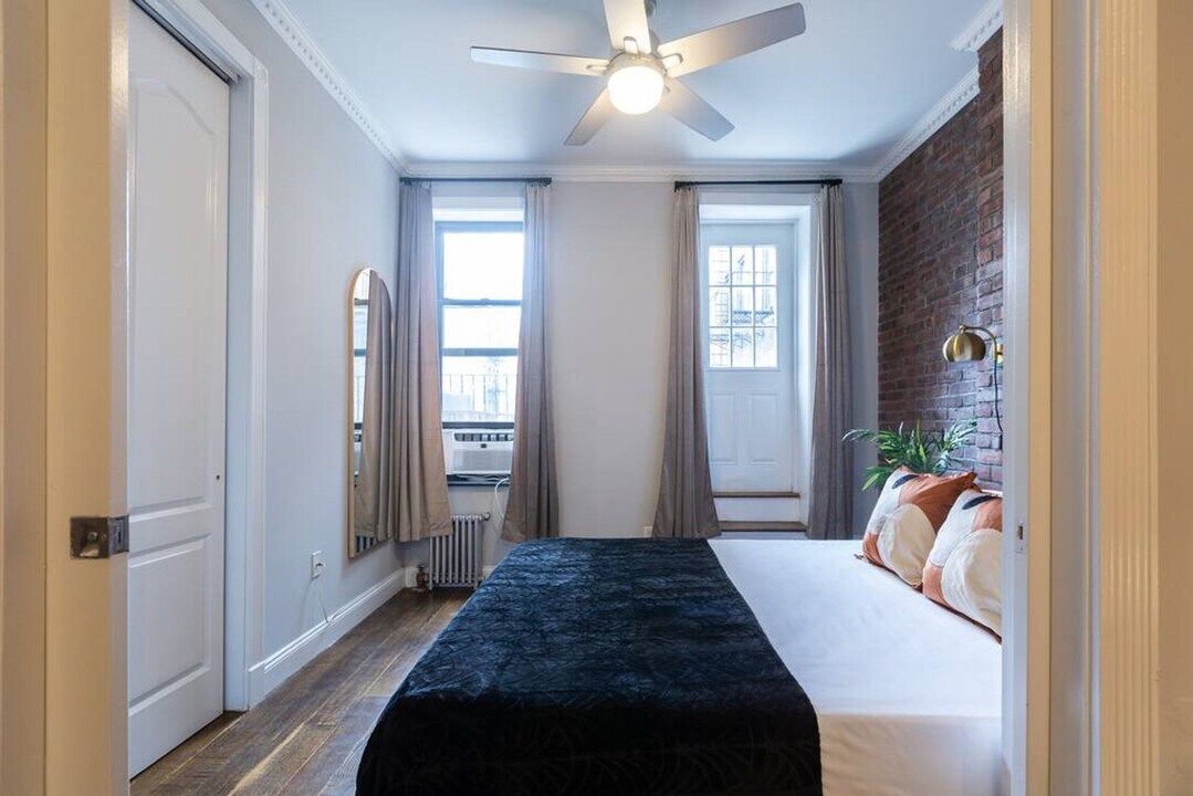697 10th Ave in New York, NY - Building Photo