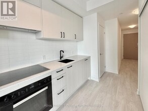 1 Quarrington Lane in North York, ON - Building Photo - Building Photo