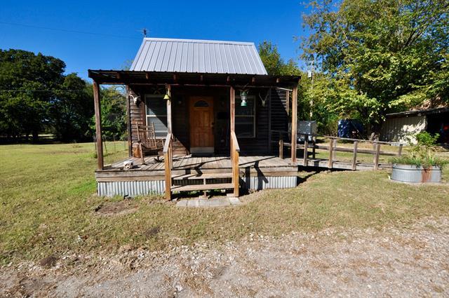 1800 Newport Rd in Weatherford, TX - Building Photo