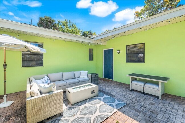 1275 8th Ave N in Naples, FL - Building Photo - Building Photo
