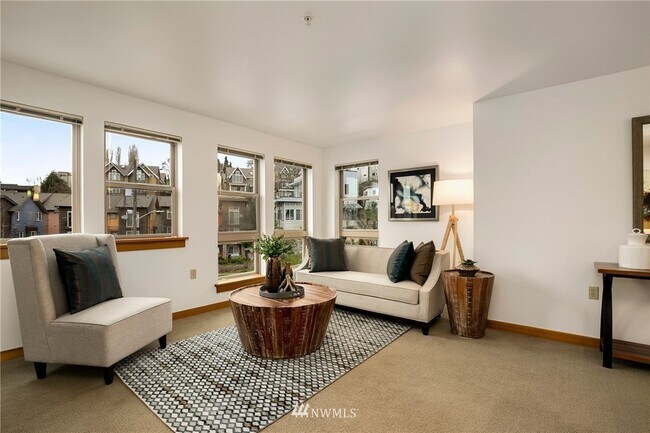 827 Hiawatha Plz S, Unit 308 in Seattle, WA - Building Photo - Building Photo