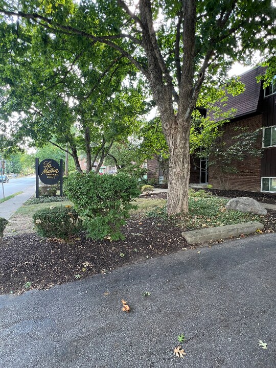 2065 Sutton Ave in Cincinnati, OH - Building Photo