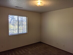 641 Kimberlite St in Tiffin, IA - Building Photo - Building Photo