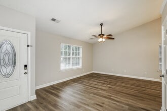 3240 Cain Harbor Dr in Nashville, TN - Foto de edificio - Building Photo