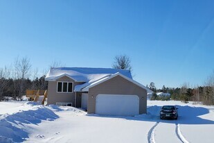 5900 Puerto Plata Rd NW in Bemidji, MN - Building Photo