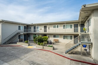 Hudson Ridge Apartments in Fullerton, CA - Foto de edificio - Building Photo