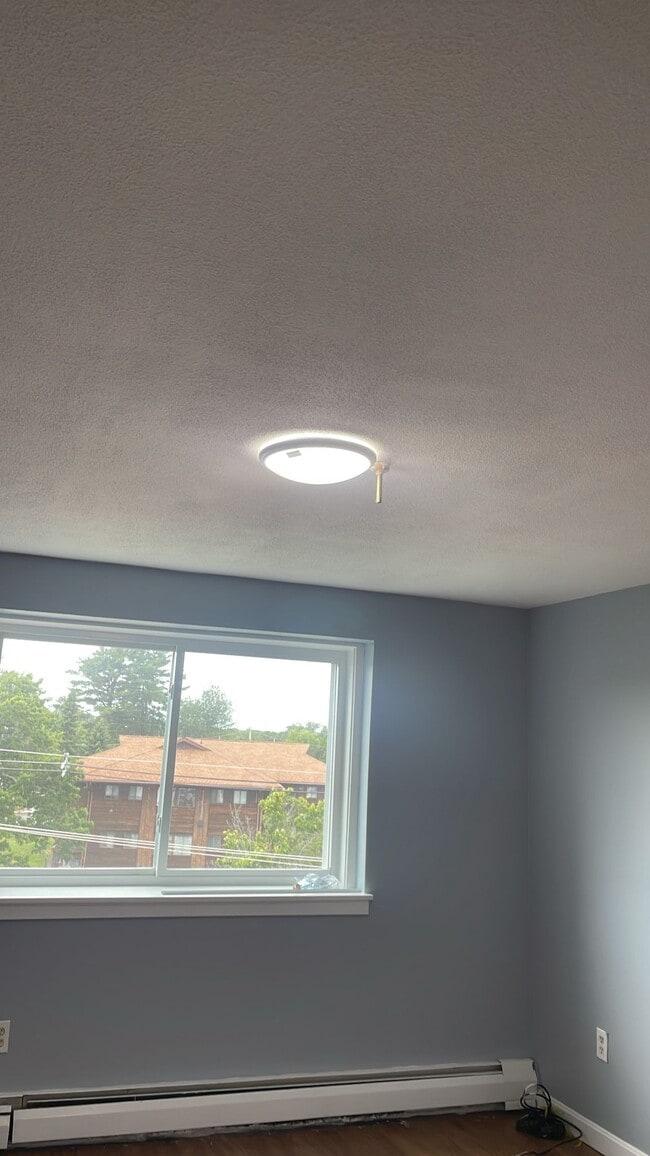 215 Winter St, Unit Unit 5B in Weymouth, MA - Foto de edificio - Building Photo