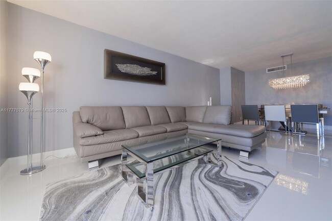 2500 Parkview Dr, Unit 1117 in Hallandale Beach, FL - Building Photo - Building Photo