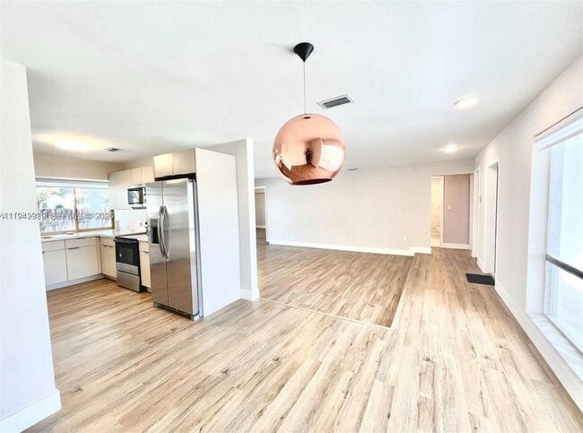 6729 Petunia Dr in Miramar, FL - Building Photo - Building Photo