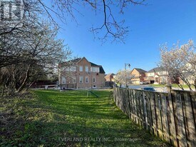 38 Kimberly Ct in Richmond Hill, ON - Building Photo