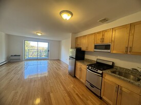 7538 Grand Central Pky, Unit 2 Apartamentos