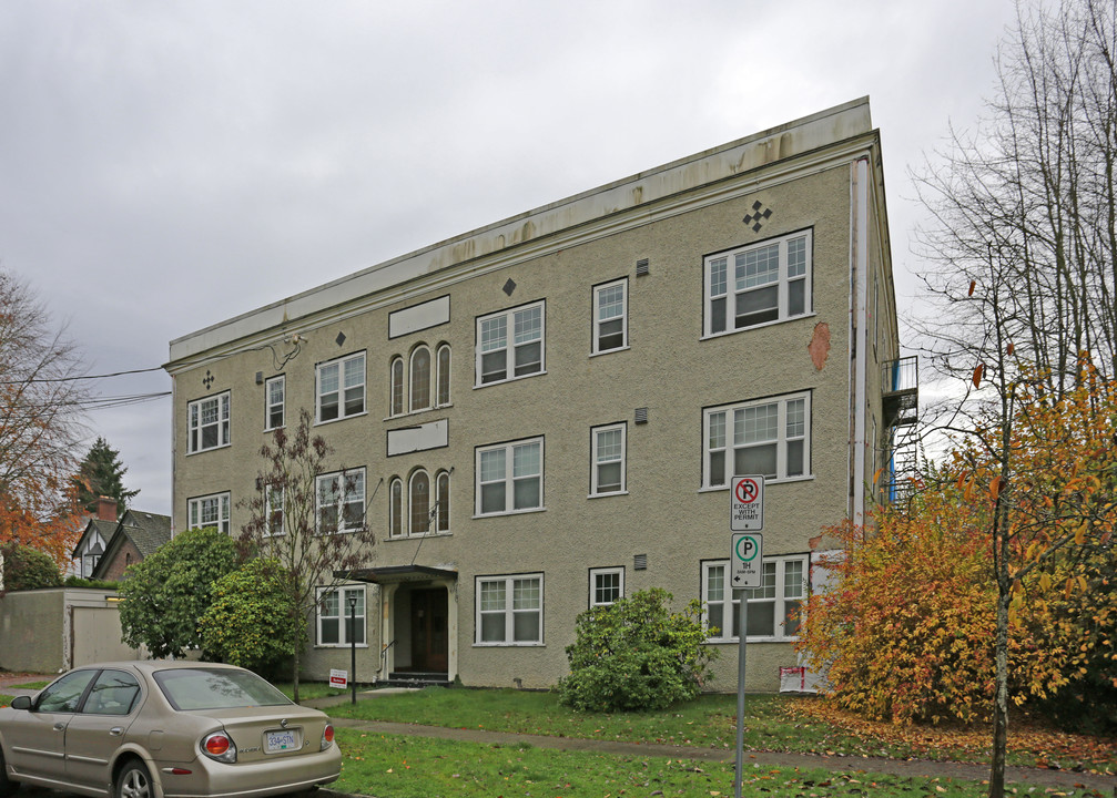 St. James Apartments in New Westminster, BC - Building Photo