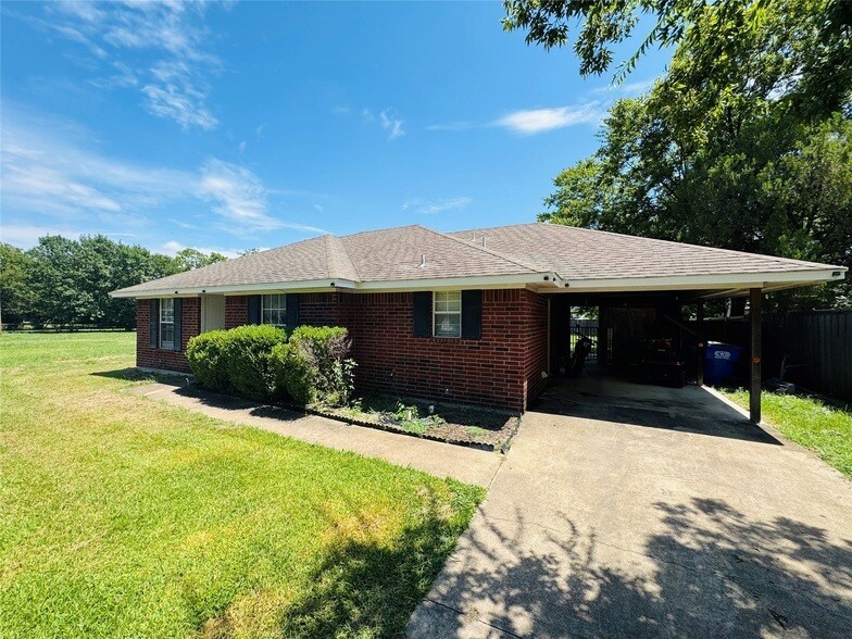 302 N McGraw St in Forney, TX - Building Photo