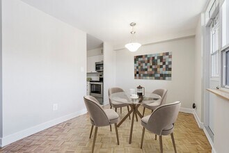 Richview Villa in Toronto, ON - Building Photo - Building Photo