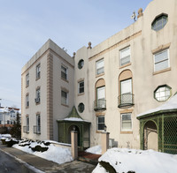 101-107 Selina Ct in Glen Cove, NY - Foto de edificio - Building Photo