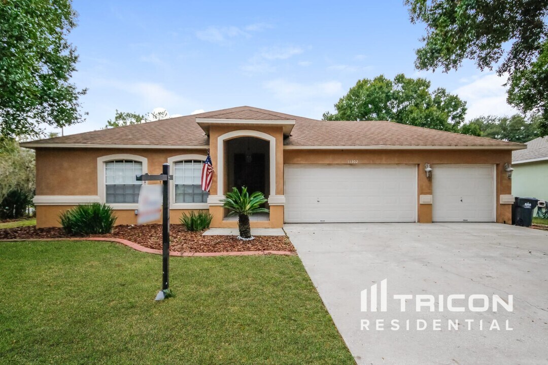 11302 Andy Dr in Riverview, FL - Foto de edificio