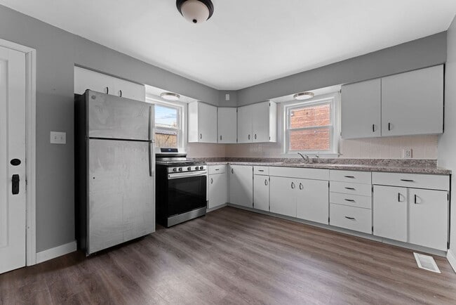 212 W 8th Ave in Oshkosh, WI - Building Photo - Building Photo