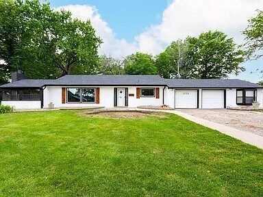 1028 28th St in West Des Moines, IA - Building Photo