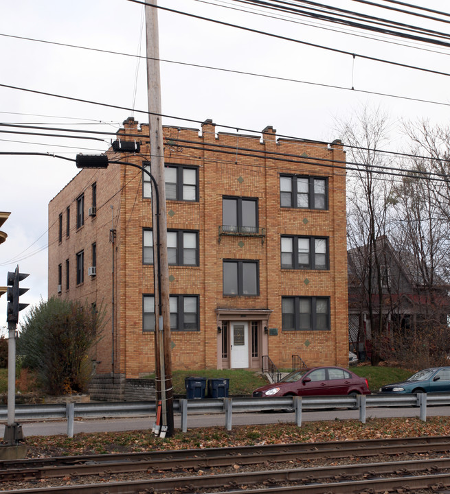 2716 Broadway Ave in Pittsburgh, PA - Building Photo