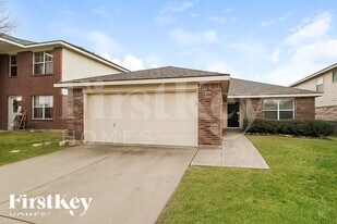 2136 Benning Way in Fort Worth, TX - Building Photo
