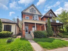 305 Charlton Ave W in Hamilton, ON - Building Photo