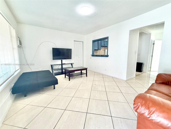 5730 Sheridan St in Hollywood, FL - Building Photo - Building Photo