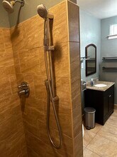 932 60th St, Unit 1 unit in Oakland, CA - Building Photo - Building Photo