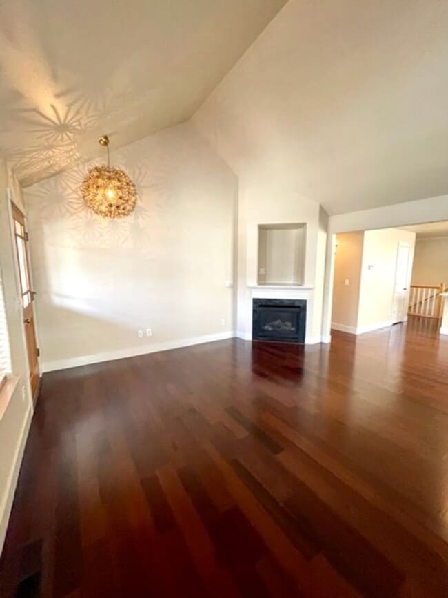 2864 NE Rainier Dr in Bend, OR - Foto de edificio - Building Photo