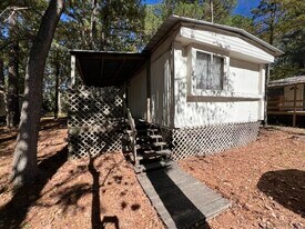 82 Young Rd in Huntsville, TX - Building Photo