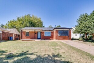 813 S Midwest Blvd in Midwest City, OK - Building Photo