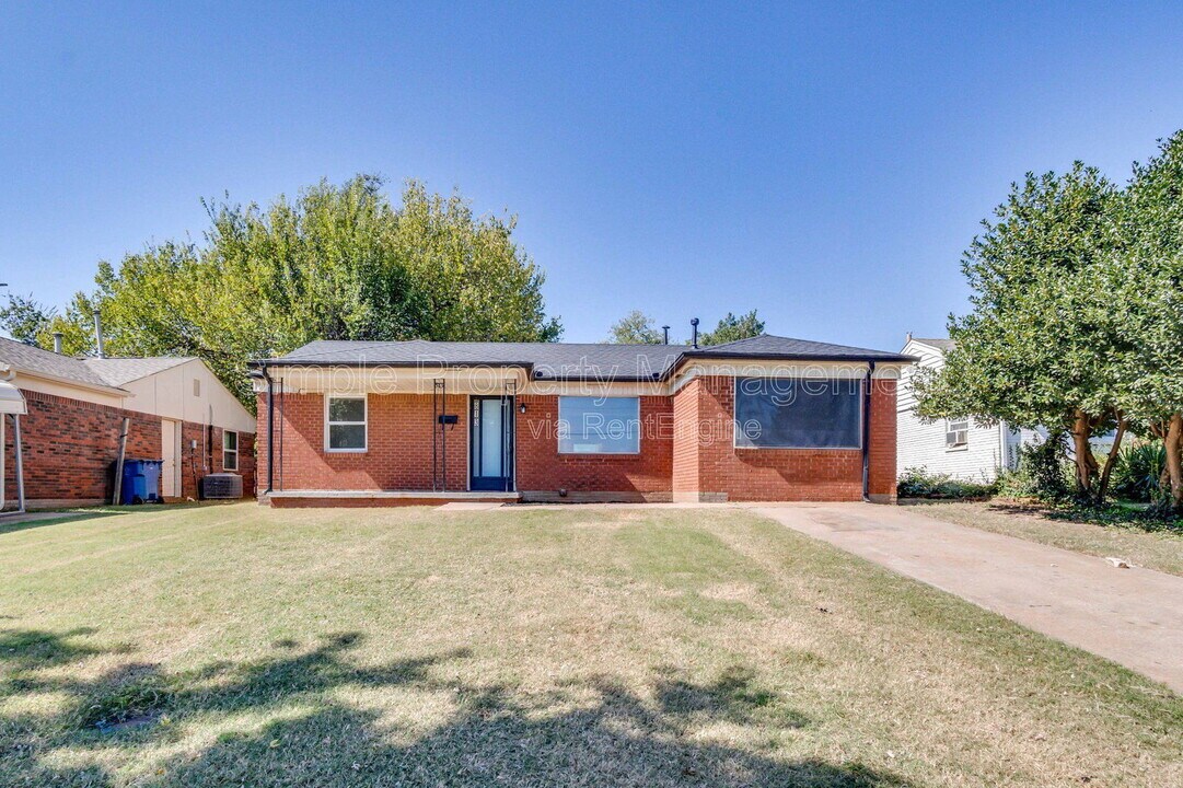 813 S Midwest Blvd in Midwest City, OK - Building Photo