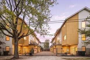 4202 Spencer St in Houston, TX - Building Photo