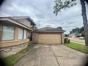 7831 Redgate Cir in Houston, TX - Building Photo - Building Photo