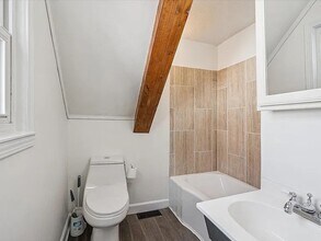 1735 Wood St in Dubuque, IA - Building Photo - Building Photo