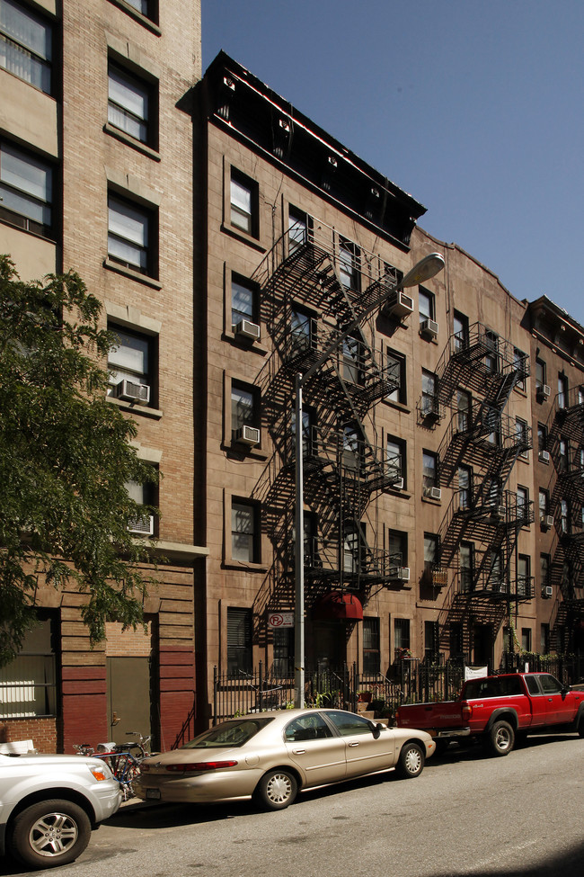 531 W 48th St in New York, NY - Building Photo - Building Photo