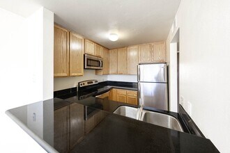 4857 College Ave, Unit 308 in San Diego, CA - Foto de edificio - Building Photo
