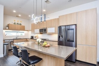 5519 Paraiso Pl in Houston, TX - Foto de edificio - Building Photo