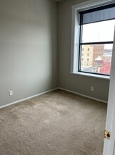 Block V in Grand Forks, ND - Foto de edificio - Building Photo