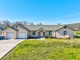 30535 Rd 400 in Coarsegold, CA - Building Photo