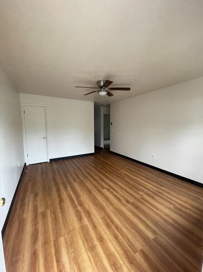 1045 Moore St in Harrisonburg, VA - Building Photo - Building Photo