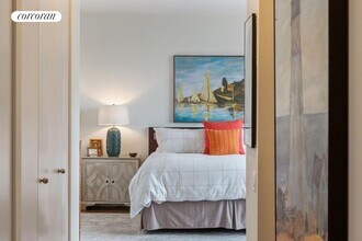 100 United Nations Plaza in New York, NY - Foto de edificio - Building Photo