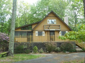 159 Spring Dr in Dingmans Ferry, PA - Building Photo