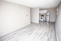 Tuxedo Park Apartments in Calgary, AB - Building Photo - Building Photo