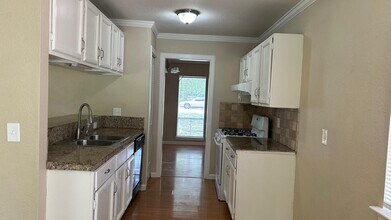 5967 Lost Creek in San Antonio, TX - Building Photo - Building Photo
