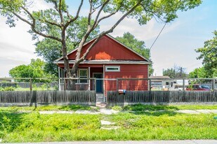 2311 Lee St in Houston, TX - Building Photo