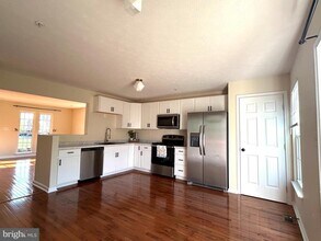 1703 Bluffs Island Ct in Odenton, MD - Building Photo - Building Photo