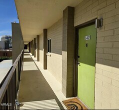 349 E Thomas Rd, Unit Windsor Place in Phoenix, AZ - Building Photo - Building Photo
