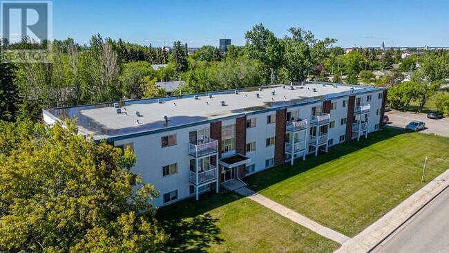 9807-108 108 Ave in Grande Prairie, AB - Building Photo - Building Photo