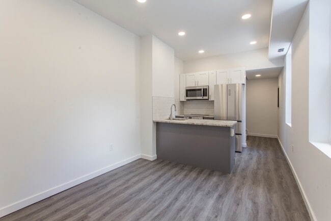 2131 N 8th St in Philadelphia, PA - Foto de edificio - Building Photo