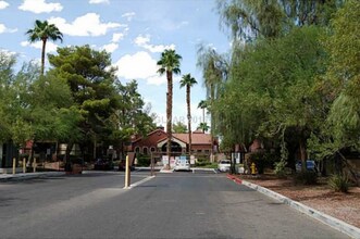 4050 Pacific Harbors Dr, Unit #14 in Las Vegas, NV - Foto de edificio - Building Photo